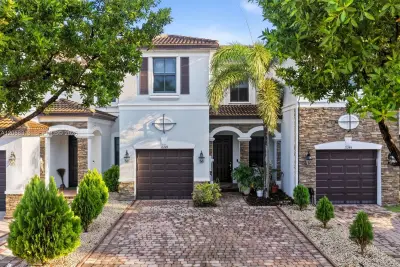 11249 NW 88th Ter, Doral: photo 1 of 44