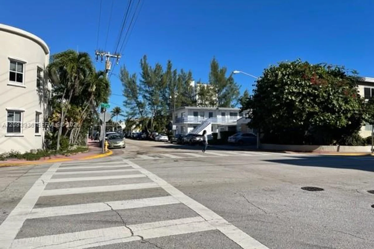 7725 Carlyle Ave #6, Miami Beach: photo 1 of 12
