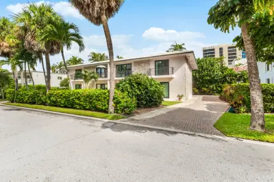 291 Mercury Rd #4, Juno Beach: photo 1 of 35