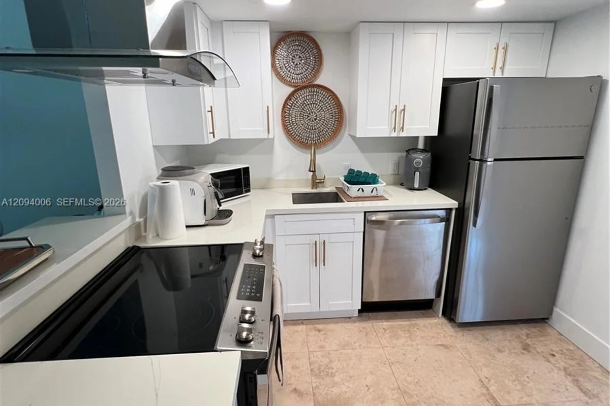 20500 W Country Club Dr #117, Aventura: photo 1 of 8