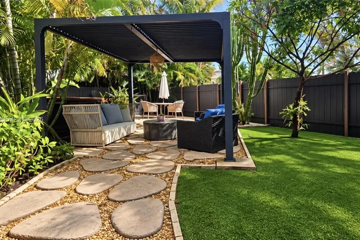 1619 NE 109 St #B, Miami: photo 1 of 30