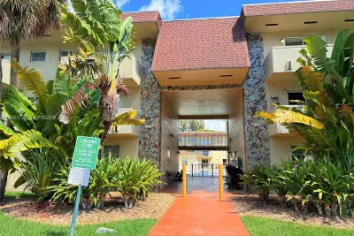 7505 SW 82nd St #305, Miami: photo 1 of 34