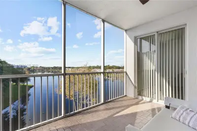 10770 NW 66th St #404, Doral: photo 1 of 34