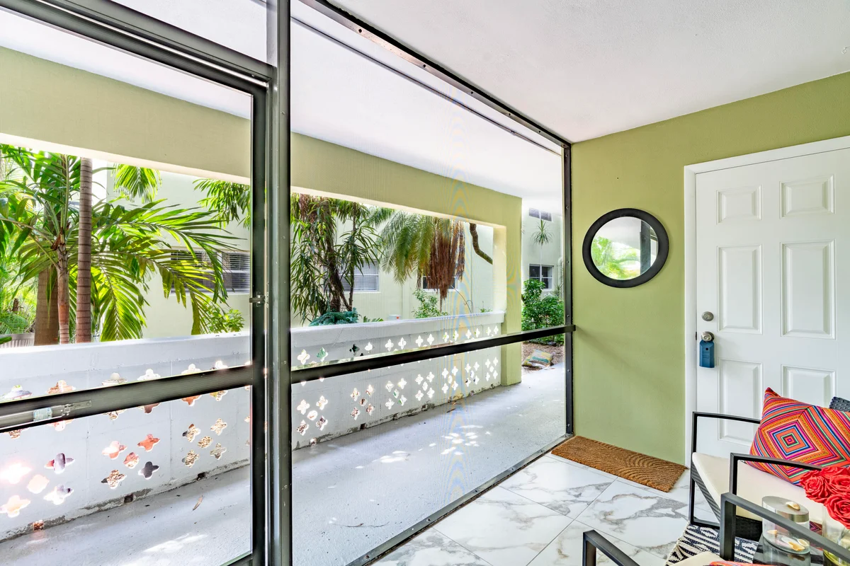 1425 Arthur St #111B, Hollywood: photo 1 of 31