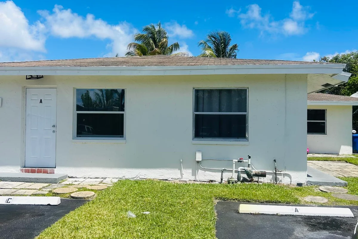 1471 NW 20th #1-3, Fort Lauderdale: photo 1 of 10