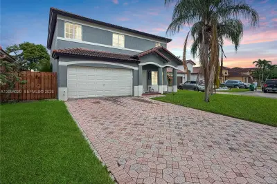 12061 SW 135th Ter, Miami: photo 1 of 41