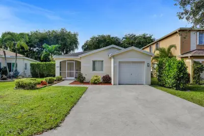 1245 SW 46th Way, Deerfield Beach: photo 1 of 32
