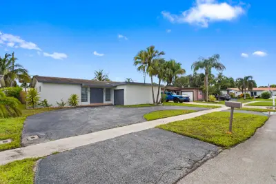 2000 NW 91st Way, Sunrise: photo 1 of 57
