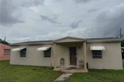 15830 NW 18th Ct, Miami Gardens: photo 1 of 11
