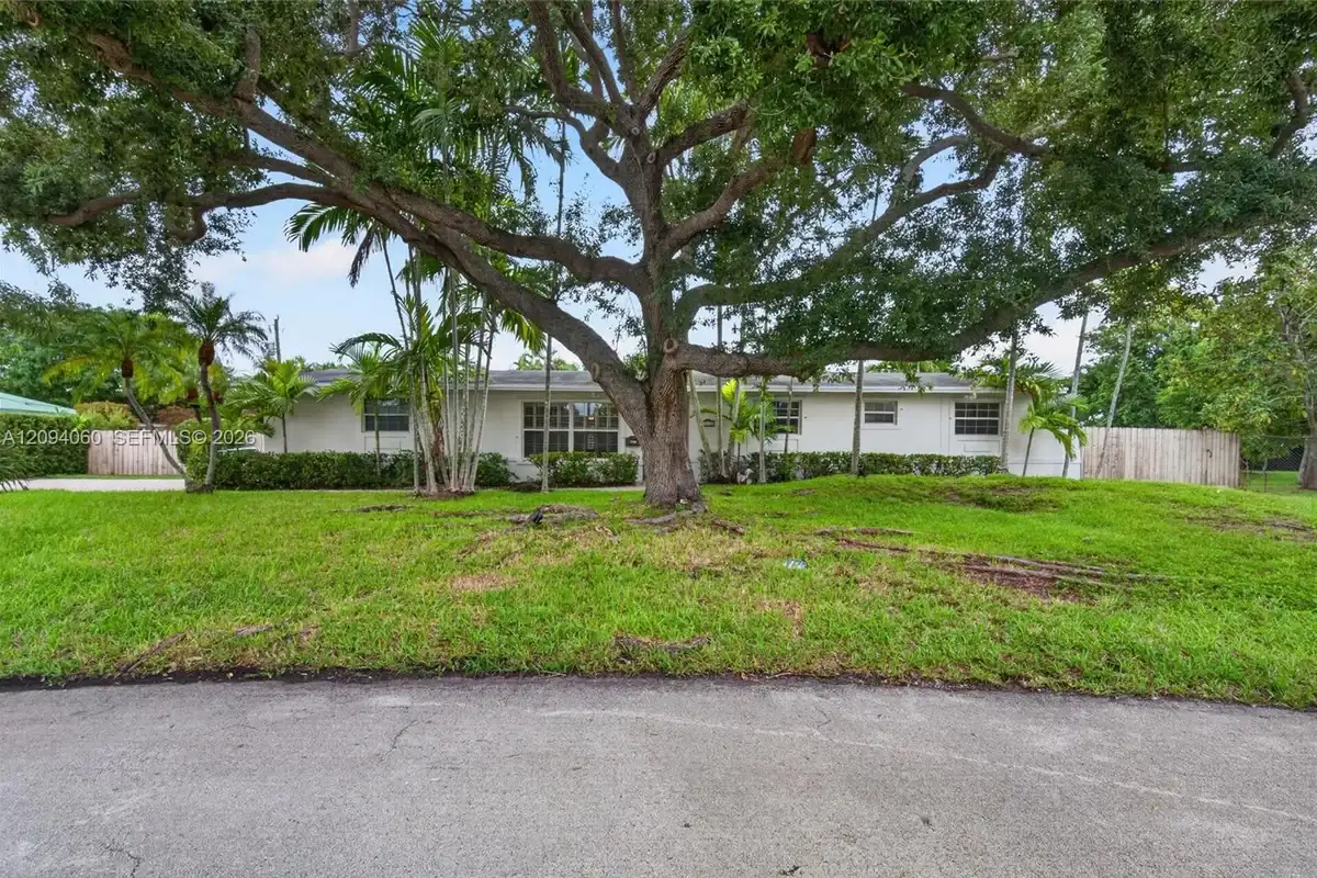 17435 SW 109th Ct, Miami: photo 1 of 50