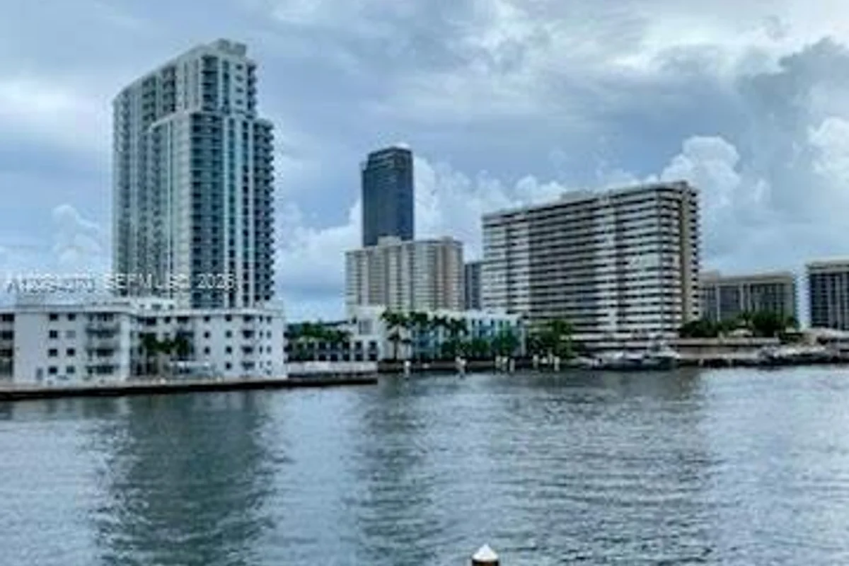 111 Golden Isles Dr #E4, Hallandale Beach: photo 1 of 11