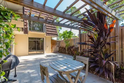 717 7th Ln, Palm Beach Gardens: photo 1 of 31