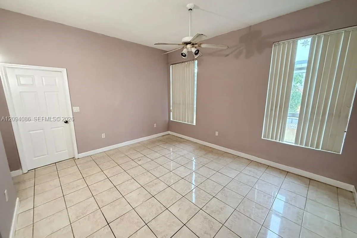 7400 W 20th Ave #225, Hialeah: photo 1 of 8