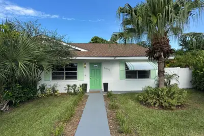 3957 Harwood St, West Palm Beach: photo 1 of 20