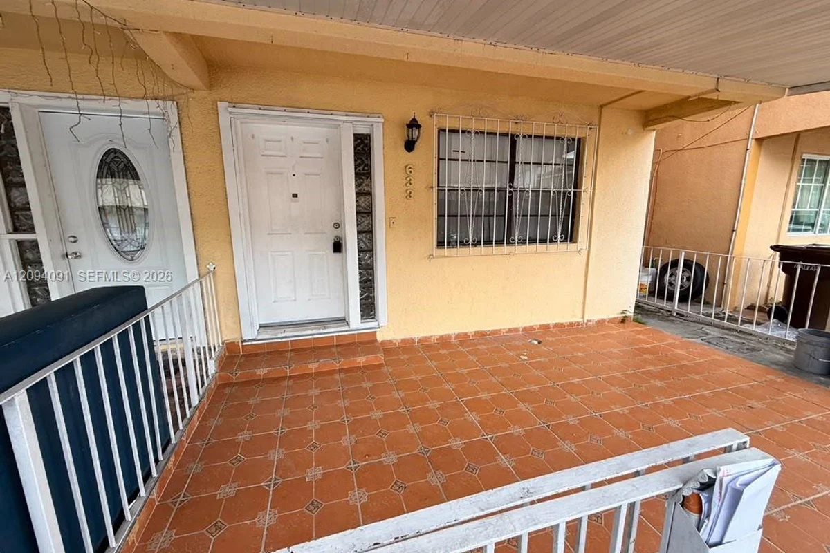 633 W 68th St, Hialeah: photo 1 of 15