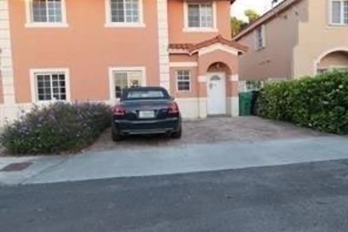 9425 SW 77th Ct, Miami: photo 1 of 23
