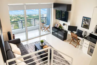 60 SW 13th St #2409, Miami: photo 1 of 10