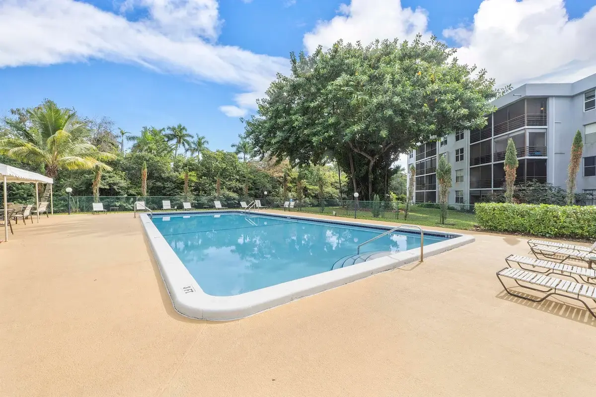 113 Royal Park Dr #1H, Oakland Park: photo 1 of 30