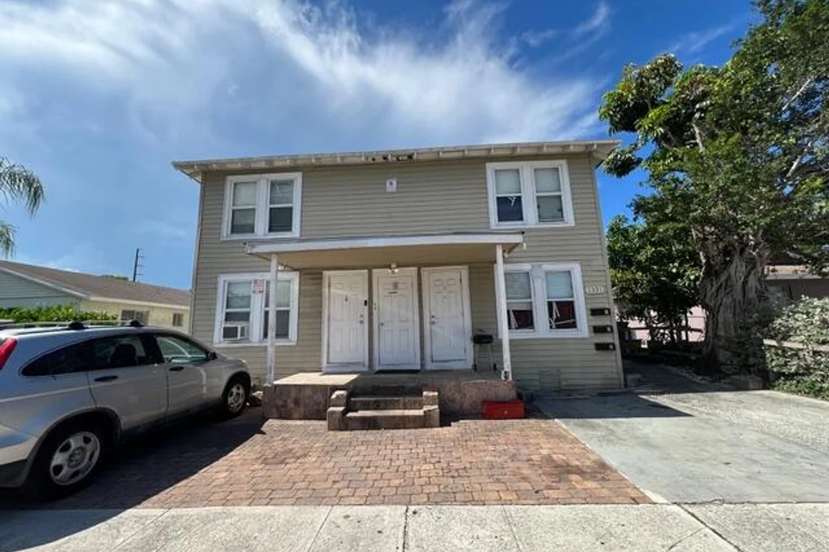 1331 Longwood St, West Palm Beach: photo 1 of 7