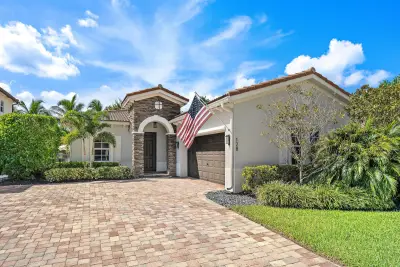 128 Behring Way, Jupiter: photo 1 of 29