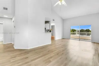 3433 NW 44th St #203, Oakland Park: photo 1 of 36