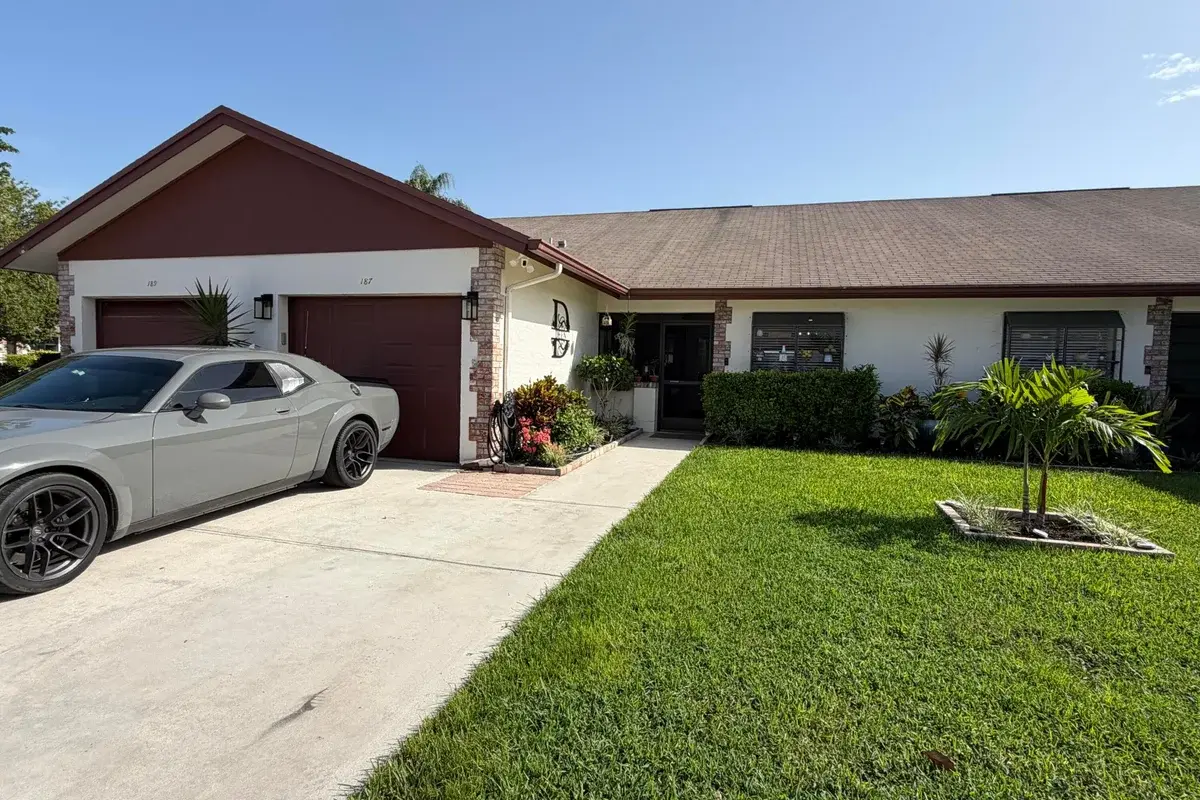 Townhouse in Jupiter: photo 1 of 54