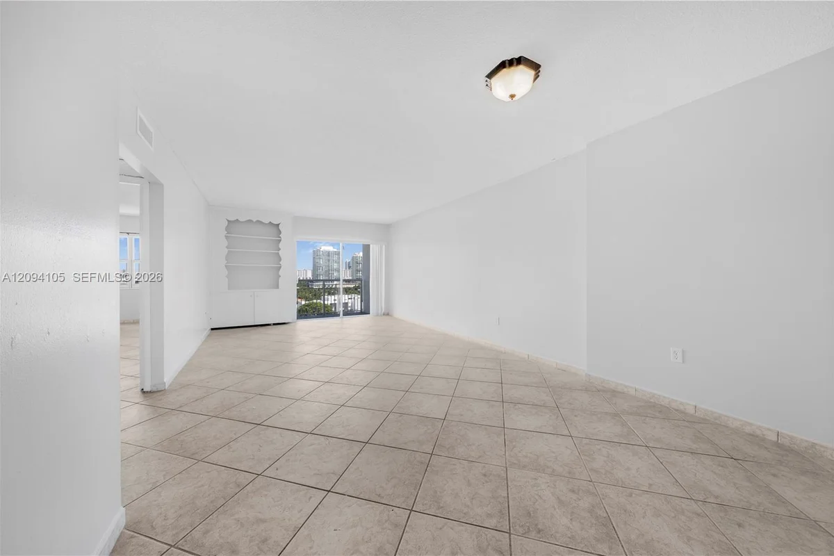 400 Kings Point Dr #1427, Sunny Isles Beach: photo 1 of 20