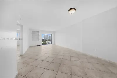 400 Kings Point Dr #1427, Sunny Isles Beach: photo 1 of 20