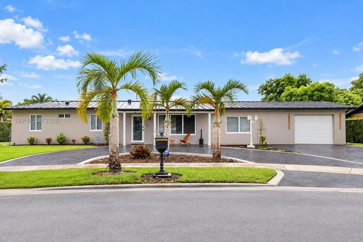 12910 SW 82nd St, Miami: photo 1 of 13