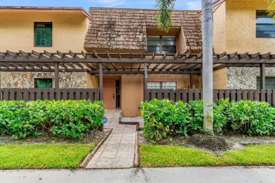 7864 NW 12th St, Plantation: photo 1 of 29