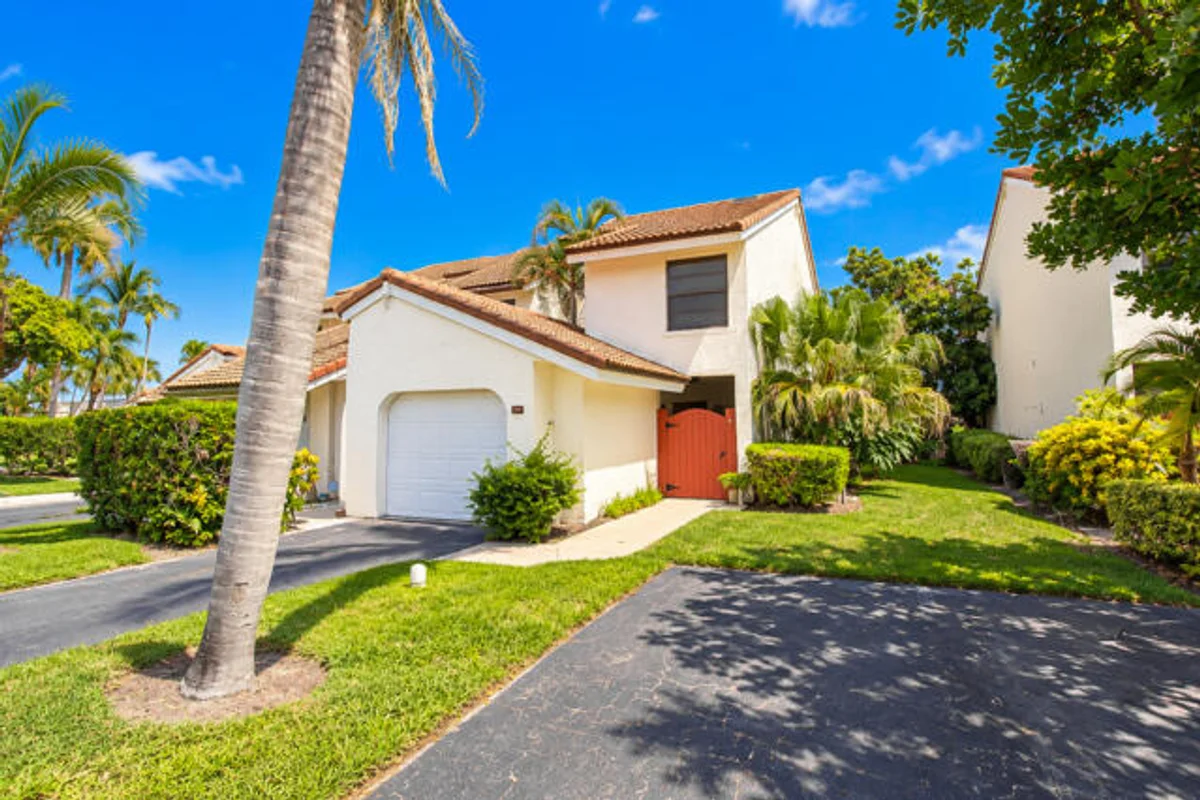 1800 Embassy Dr #132, West Palm Beach: photo 1 of 31