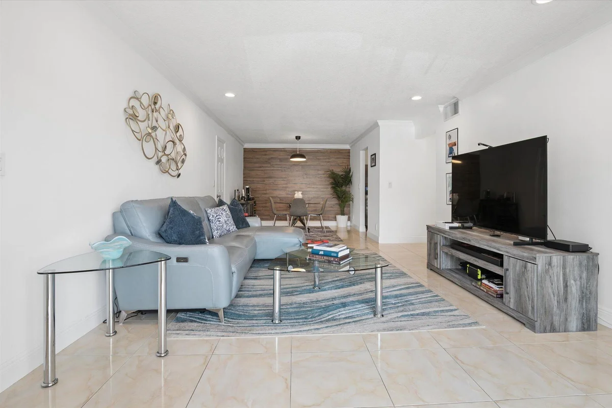 6287 Bay Club Dr #2, Fort Lauderdale: photo 1 of 22