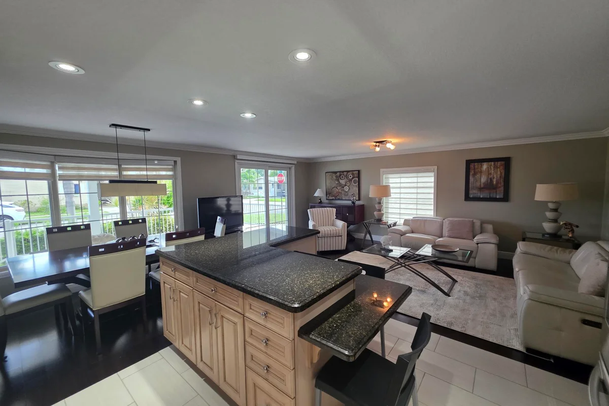 2471 SW 51st St, Dania Beach: photo 1 of 22