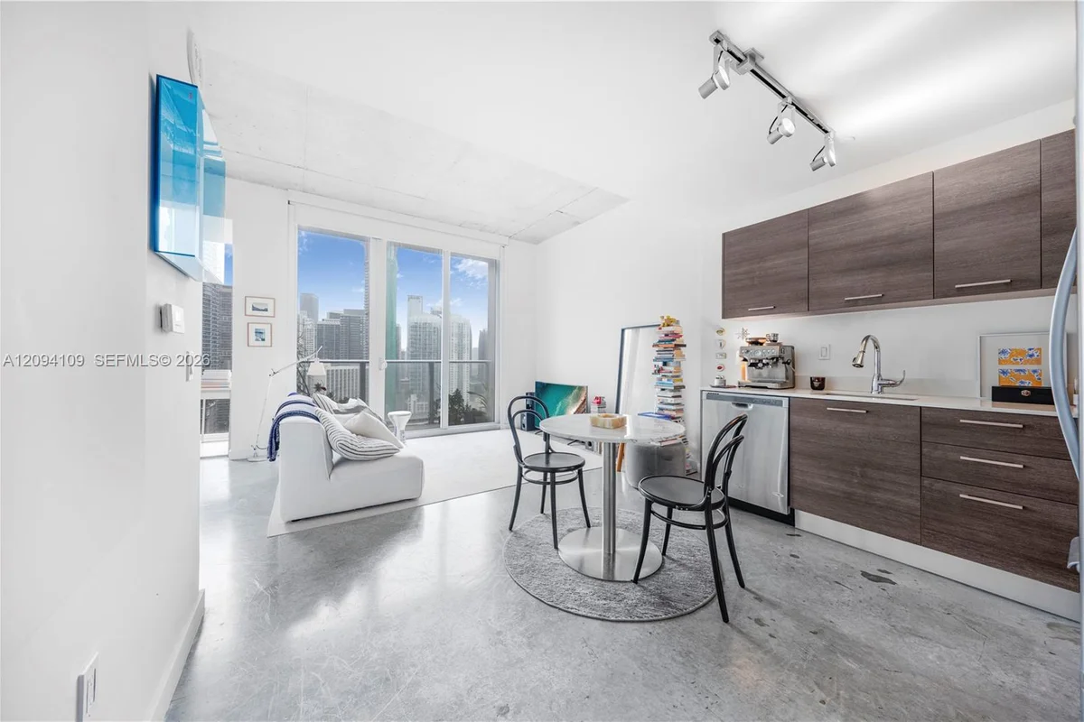 151 SE 1st St #2503, Miami: photo 1 of 17