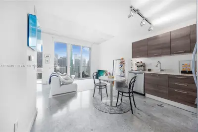 151 SE 1st St #2503, Miami: photo 1 of 17