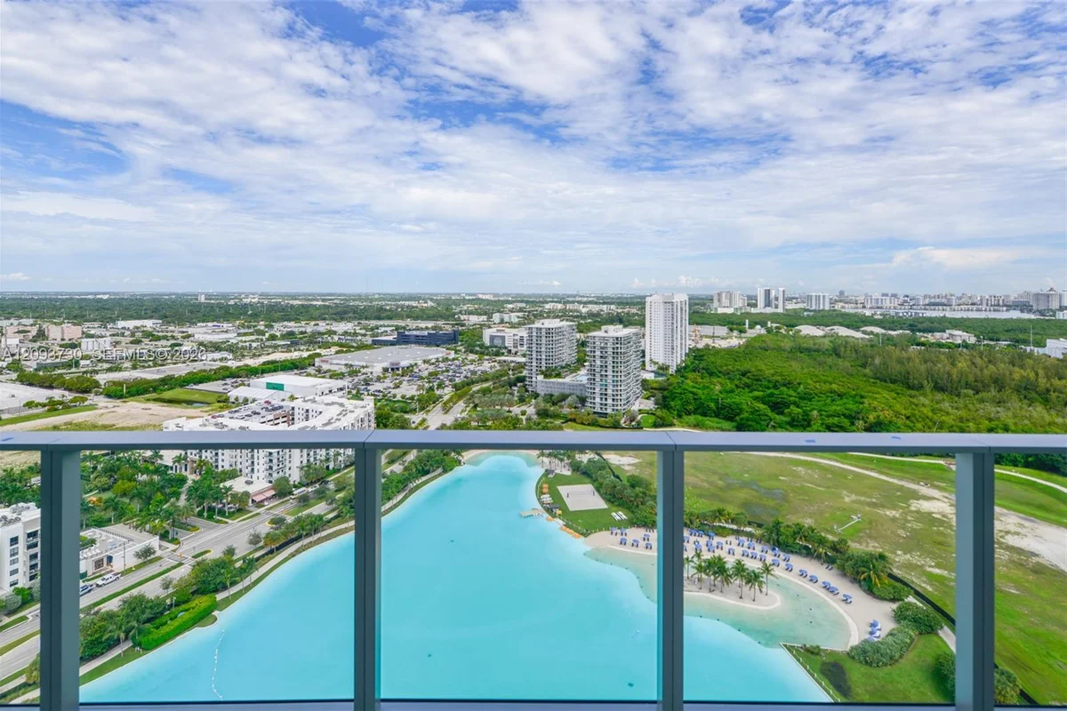 2411 Laguna Cir #2707, North Miami: photo 1 of 51