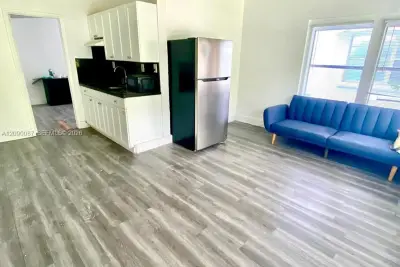 1555 Pennsylvania Ave #101, Miami Beach: photo 1 of 12