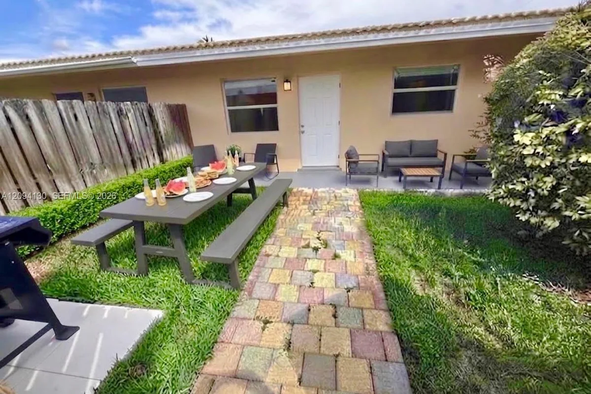 720 NE 13th Ct #3, Fort Lauderdale: photo 1 of 13