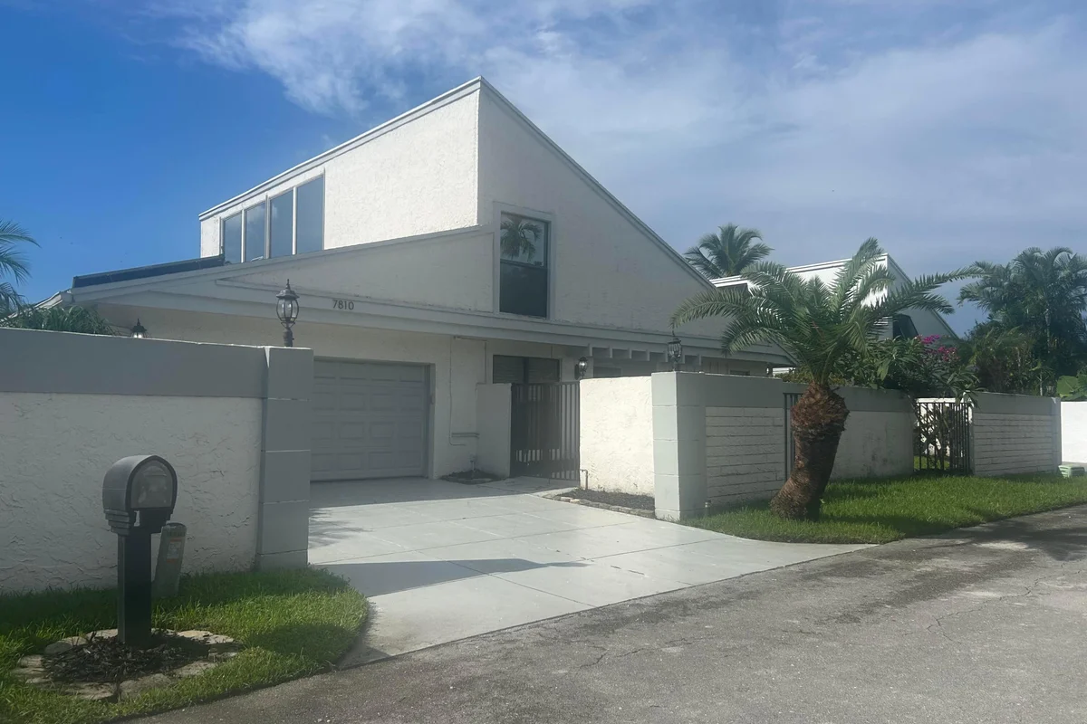 7810 NW 4th St, Plantation: photo 1 of 4