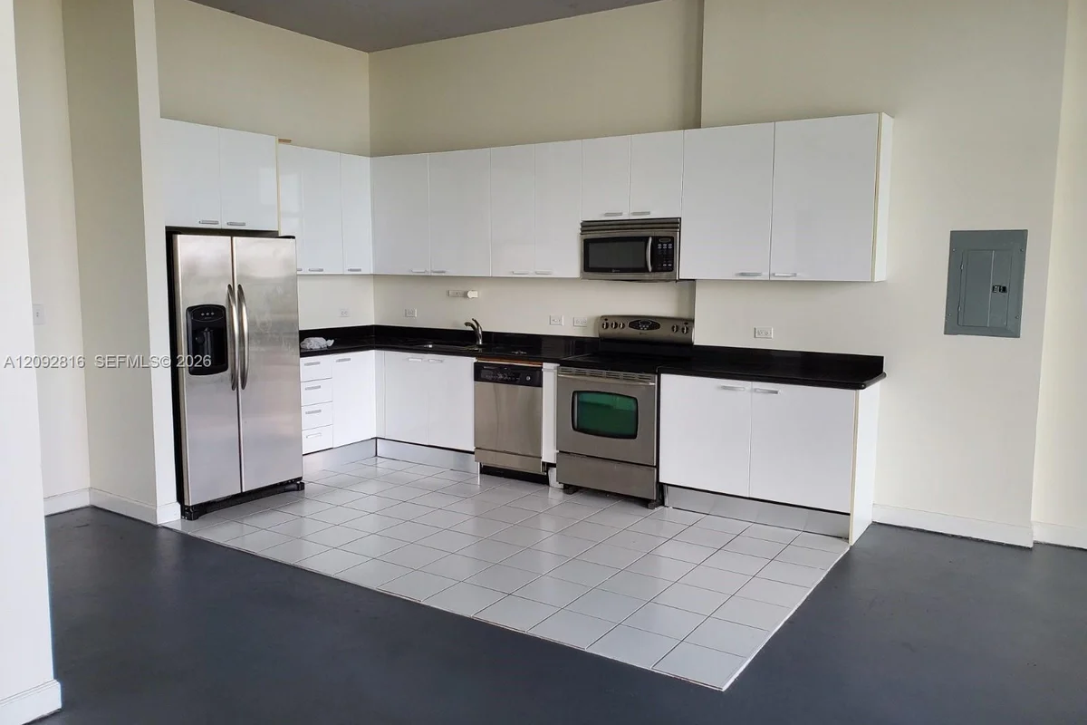 2100 Van Buren St #411, Hollywood: photo 1 of 3