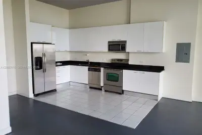 2100 Van Buren St #411, Hollywood: photo 1 of 3