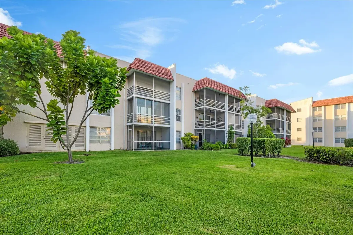 3774 Inverrary Blvd #104P, Lauderhill: photo 1 of 18