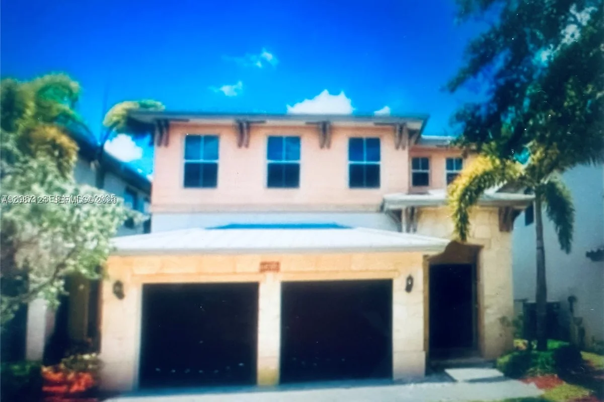 10464 NW 70th Ln, Doral: photo 1 of 36