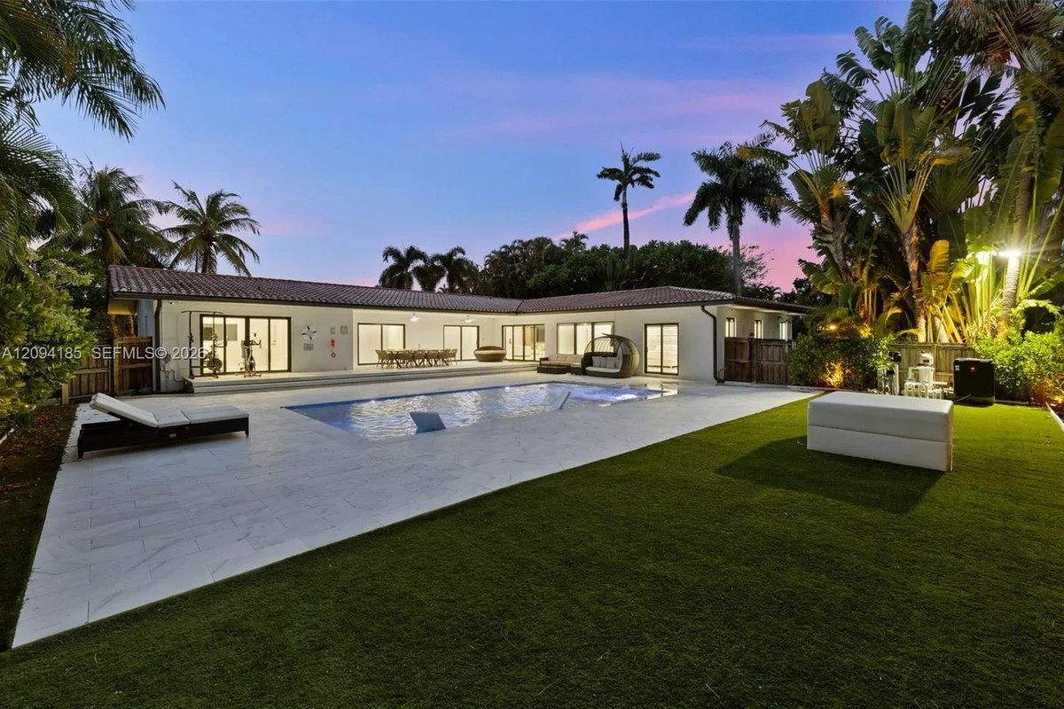 1117 Adams St, Hollywood: photo 1 of 60
