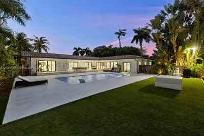 1117 Adams St, Hollywood: photo 1 of 60