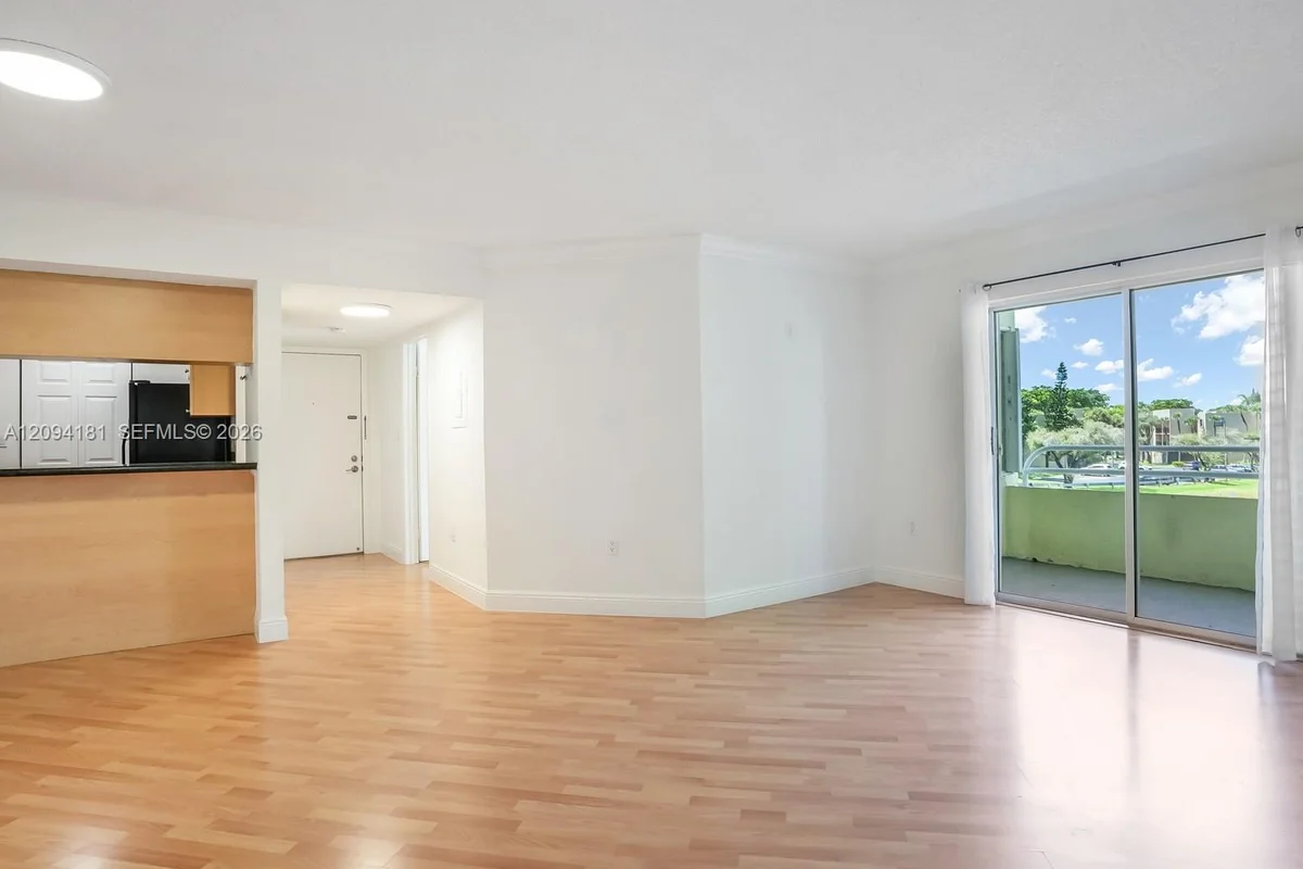 10765 SW 108th Ave #305, Miami: photo 1 of 29
