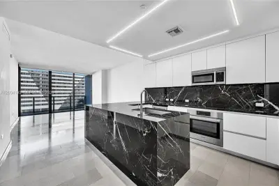 88 SW 7th St #806, Miami: photo 1 of 51