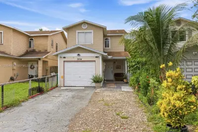 5504 NW 22nd St, Lauderhill: photo 1 of 36