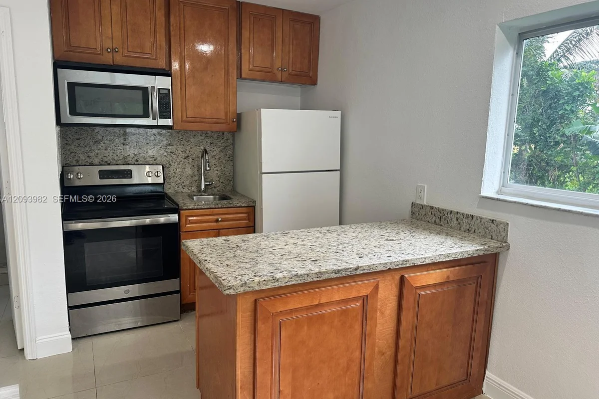 6220 Dawson St #4, Hollywood: photo 1 of 8
