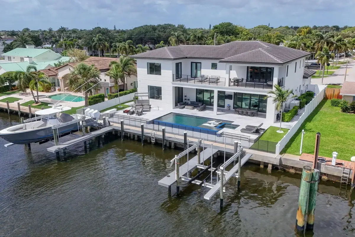 824 Shore Dr, North Palm Beach: photo 1 of 101